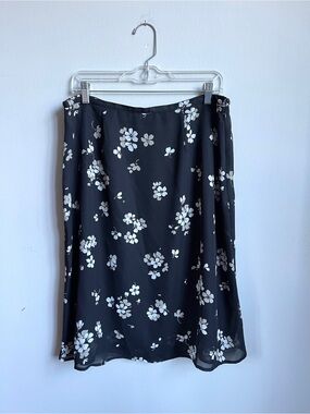 Vintage 90s/Y2K Jaclyn Smith Black Midi Skirt with White + Tan Floral Print